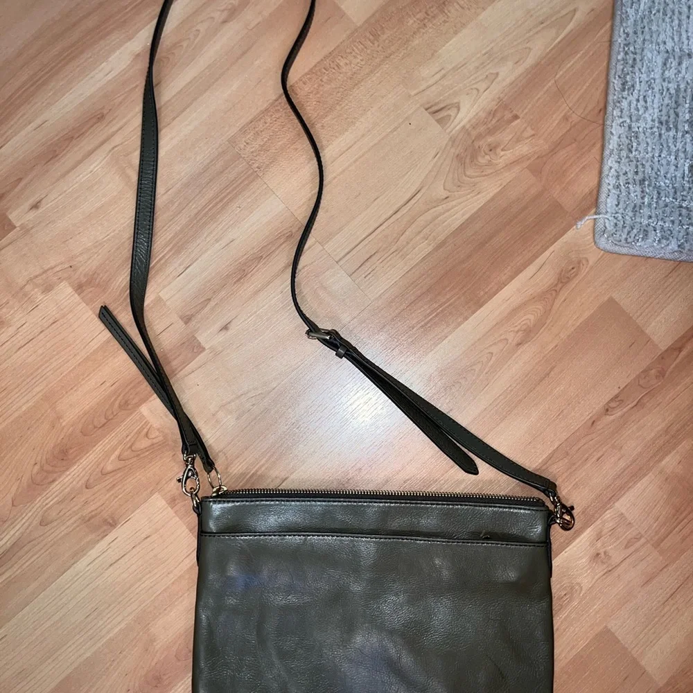 Brand NEW- NEVER USED FOSSIL GRAY LEATHER CROSSBODY BAG FOR WOMEN